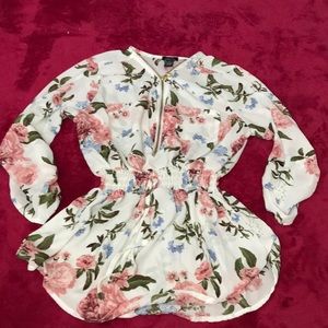 Cute white flower theme shirt !😍🌸🌺